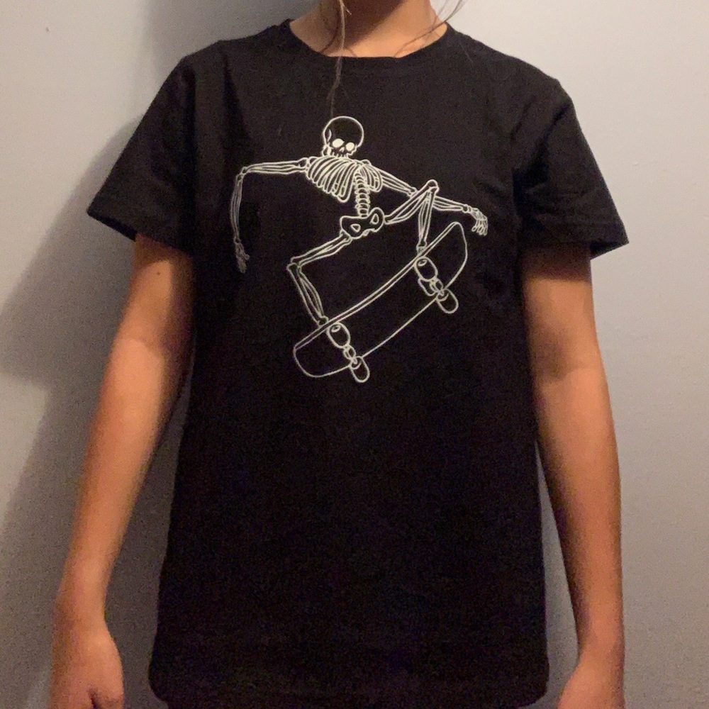 skeleton ridding a skateboard t-shirt